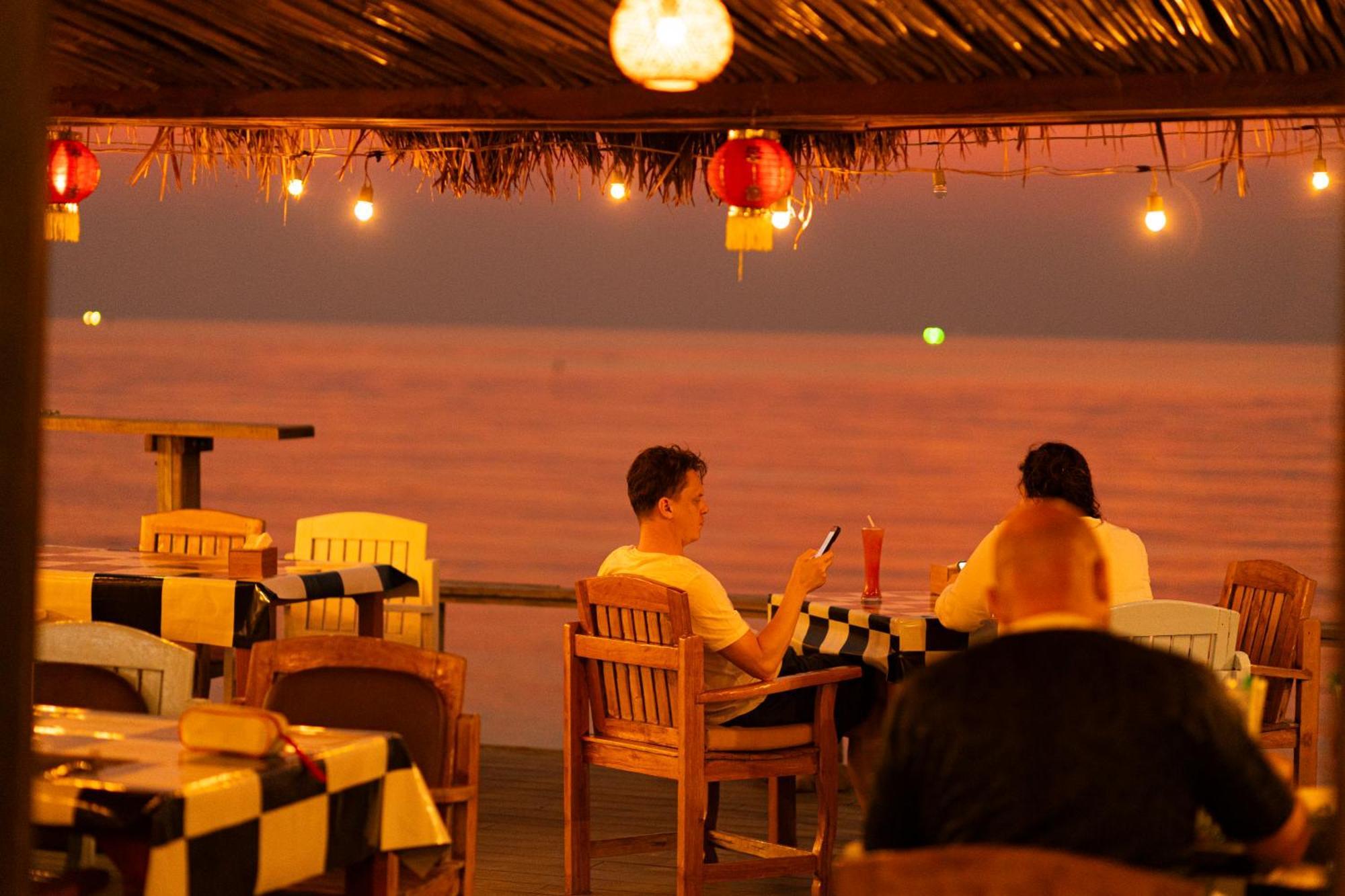 Lipa Lodge Beach Resort Lipa Noi Eksteriør billede