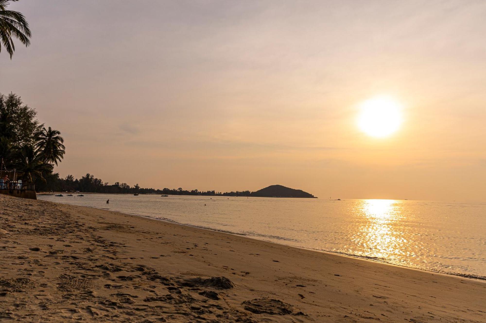 Lipa Lodge Beach Resort Lipa Noi Eksteriør billede