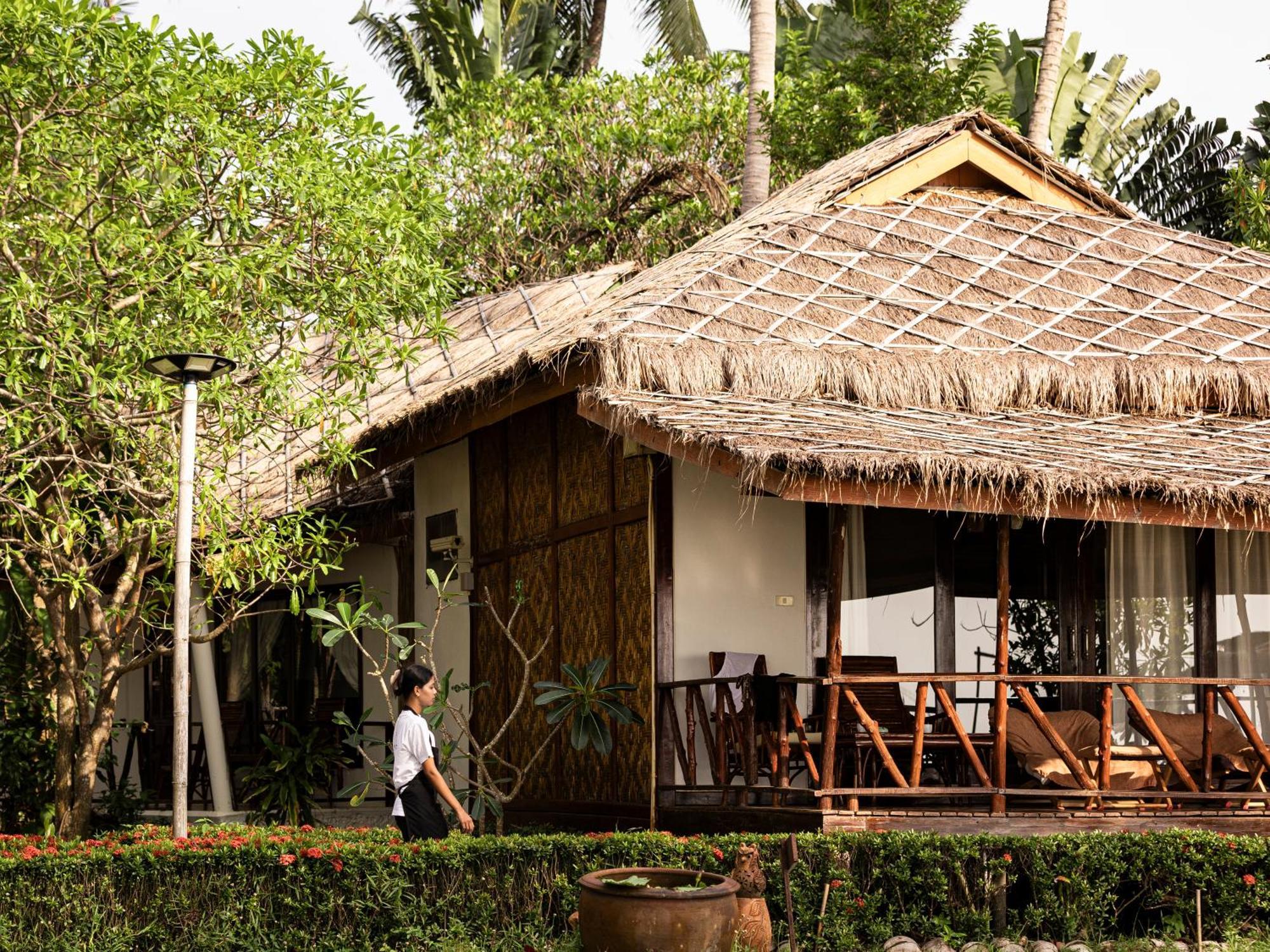 Lipa Lodge Beach Resort Lipa Noi Eksteriør billede