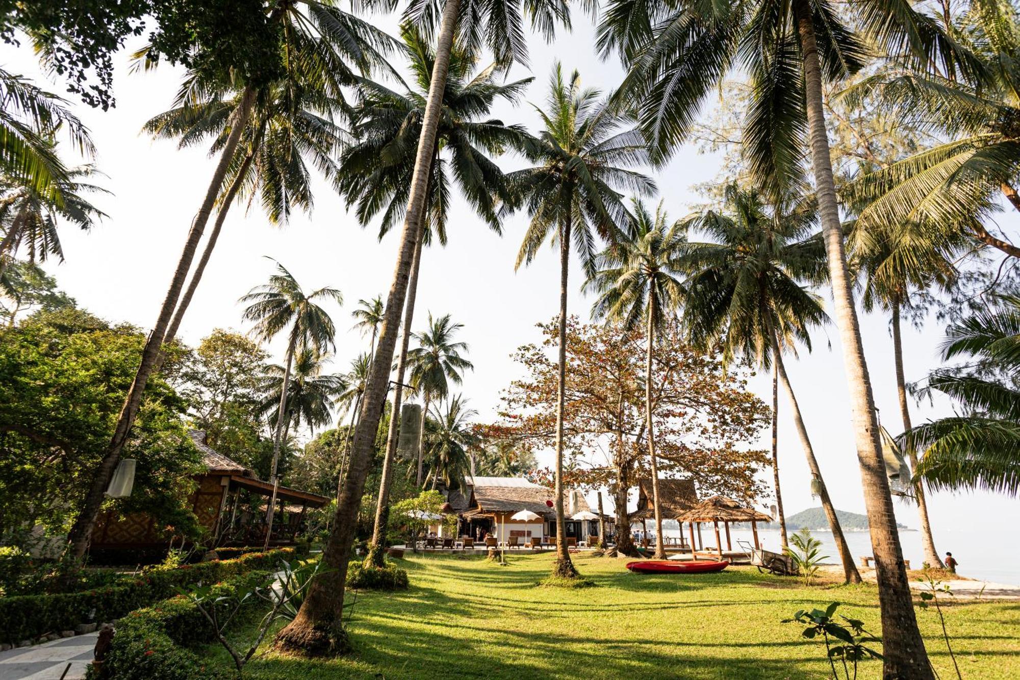 Lipa Lodge Beach Resort Lipa Noi Eksteriør billede